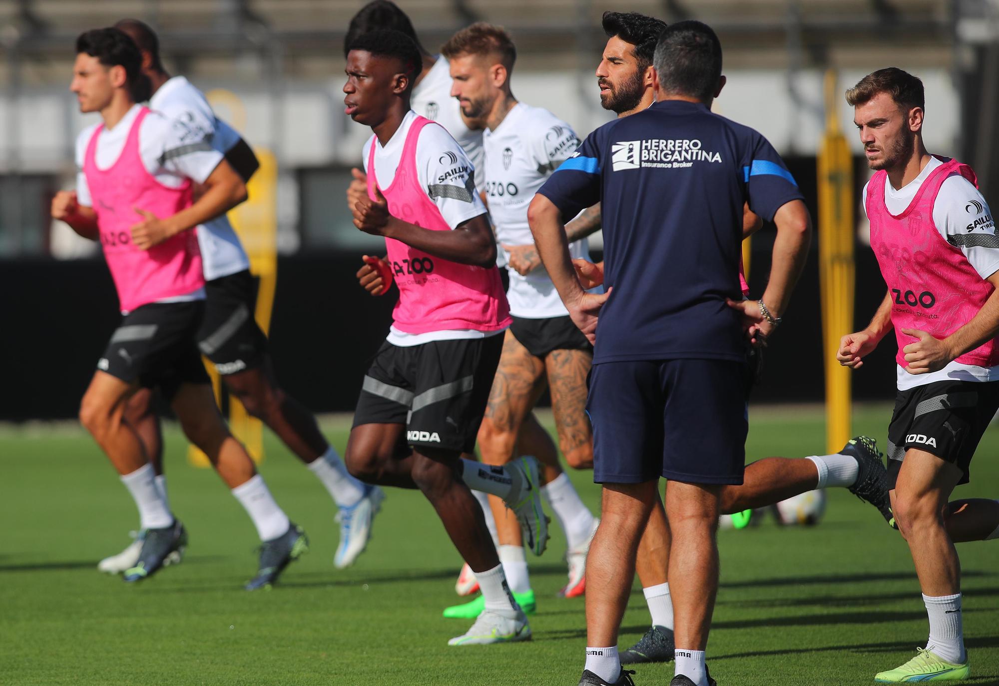 Así ha sido el entrenamiento del Valencia con los fichajes nuevos