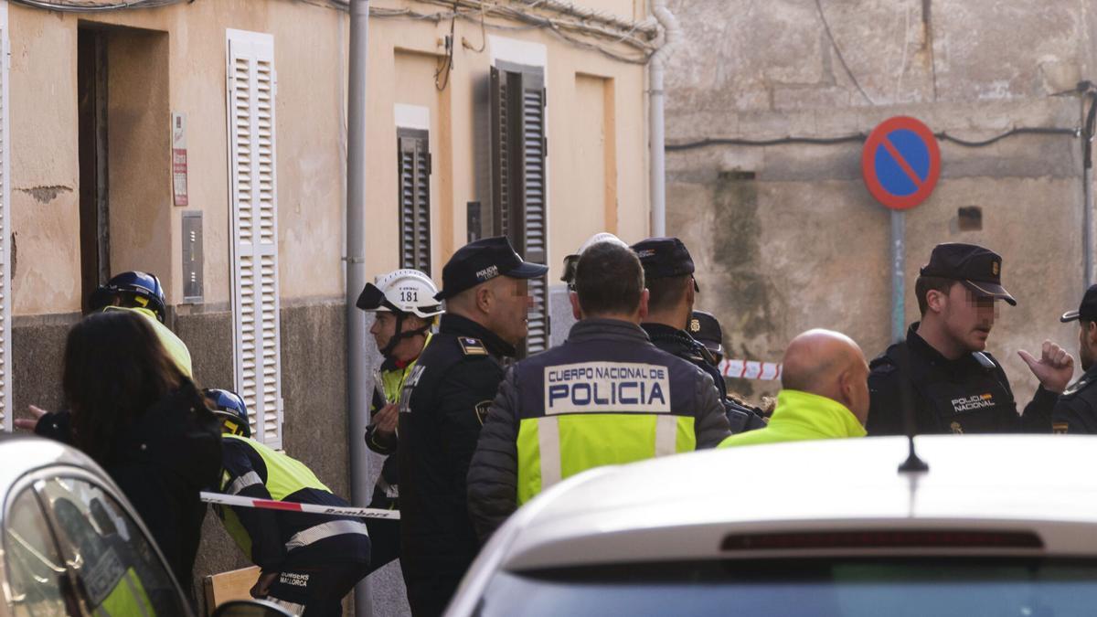 DERRUMBE MORTAL MALLORCA | Una litera ha protegido al hermano pequeño en el derrumbe de una vivienda en Manacor DERRUMBE MORTAL MALLORCA | Una litera ha protegido al hermano pequeño en el derrumbe de una vivienda en Manacor