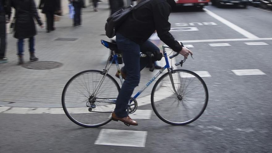 Multan con 200 euros a un ciclista con auriculares en Vinaròs