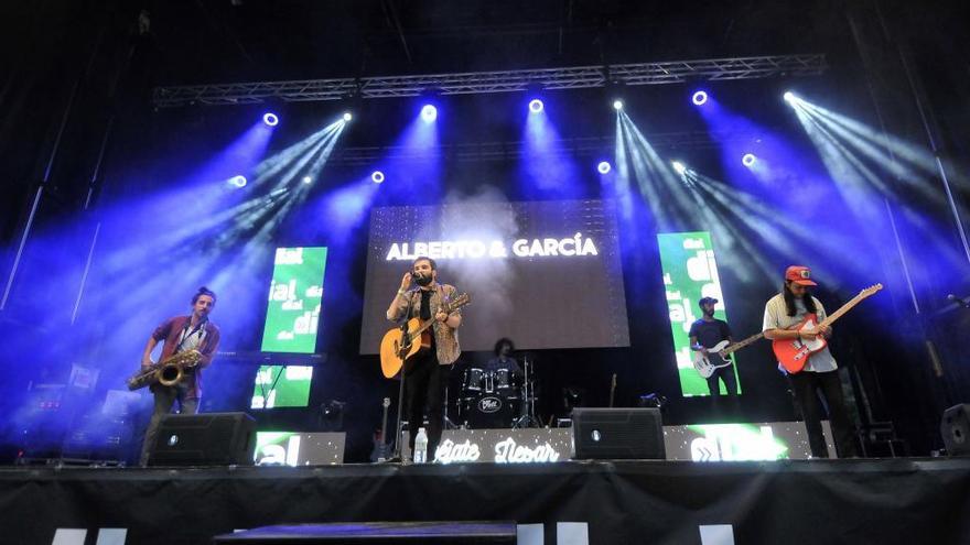 Alberto&amp;García durante un concierto.