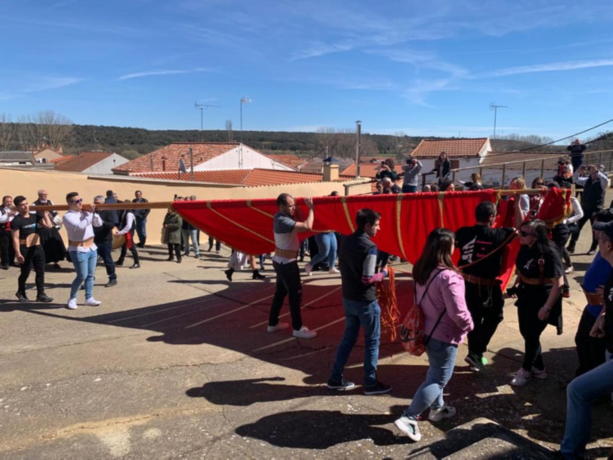 Así han vivido en Cabañas de Tera la recuperación de su pendón, tras 80 años