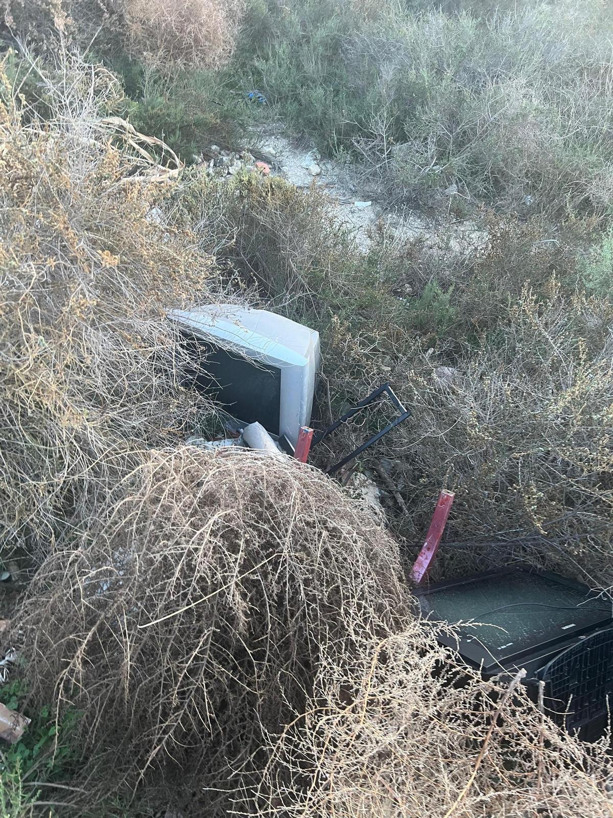 Nuevo vertido de escombros en El Campello Nuevo vertido de escombros en El Campello