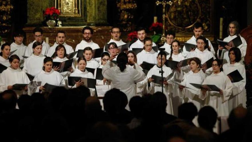 La Escolanía San Salvador, ayer, durante el recital. l. m.