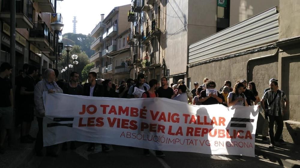 Concentració de suport al jove detingut que va tallar les vies del TAV