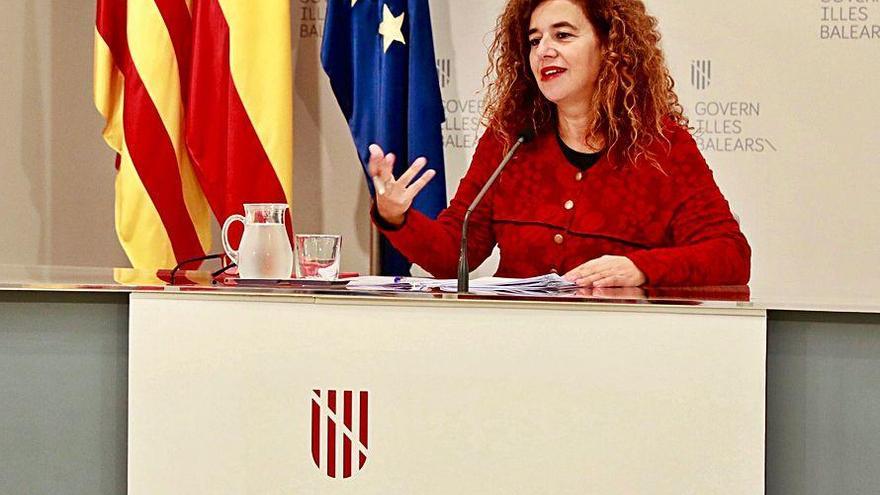 La portavoz del Ejecutivo, Pilar Costa, ayer tras el Consell de Govern.