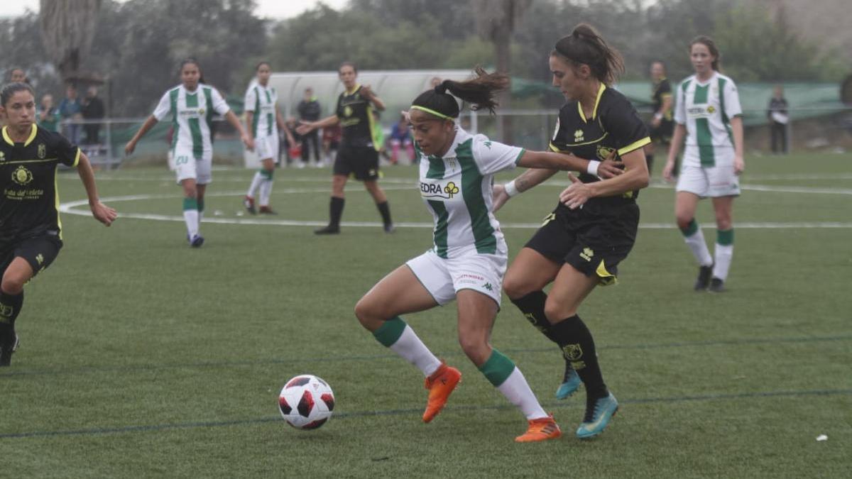 El Córdoba femenino frena el ataque del líder