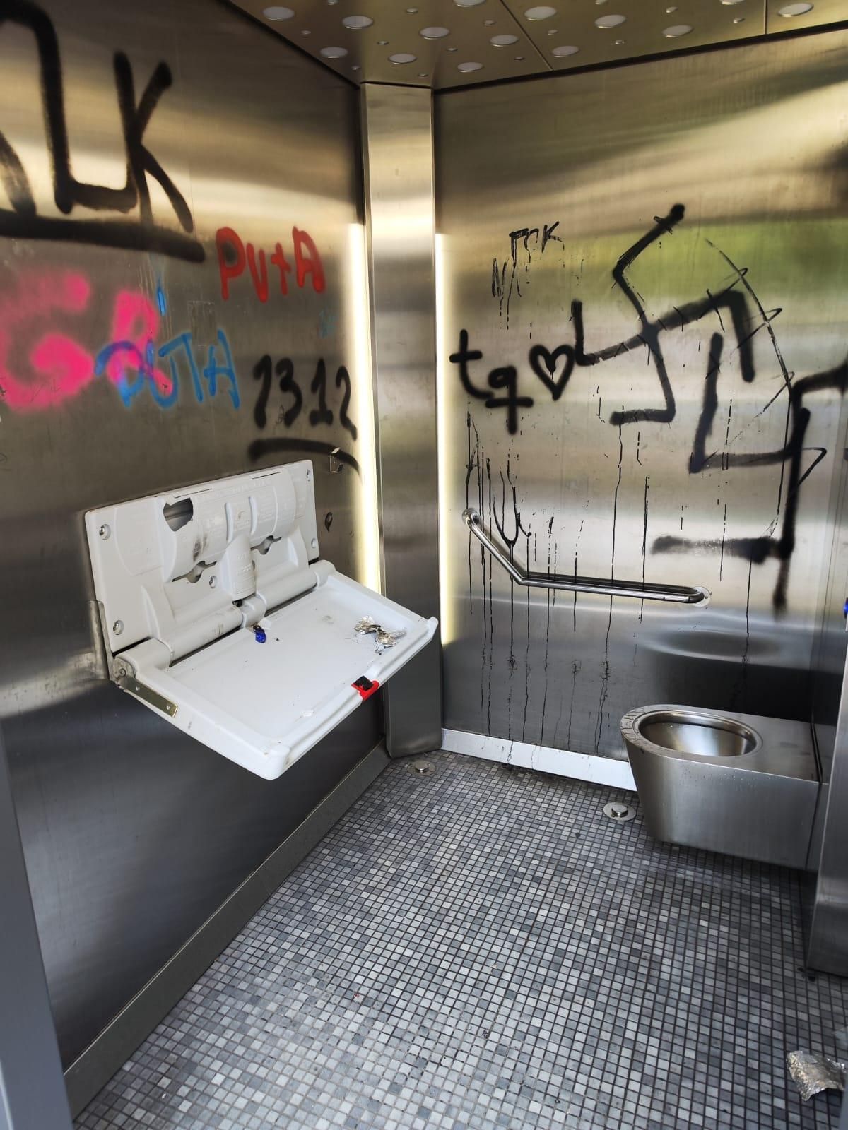 Restos de consumo de drogas en el baño inteligente