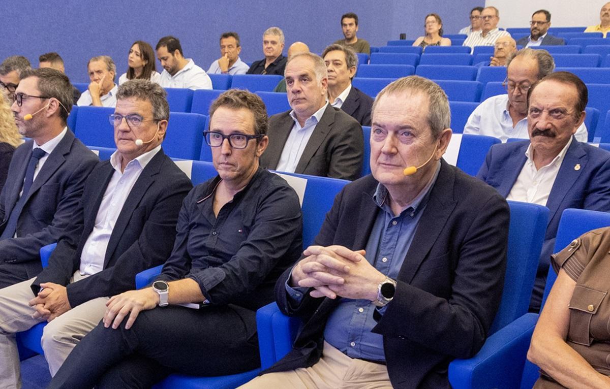 Entre el público, ha estado el alcalde de Sant Joan, Santiago Román.