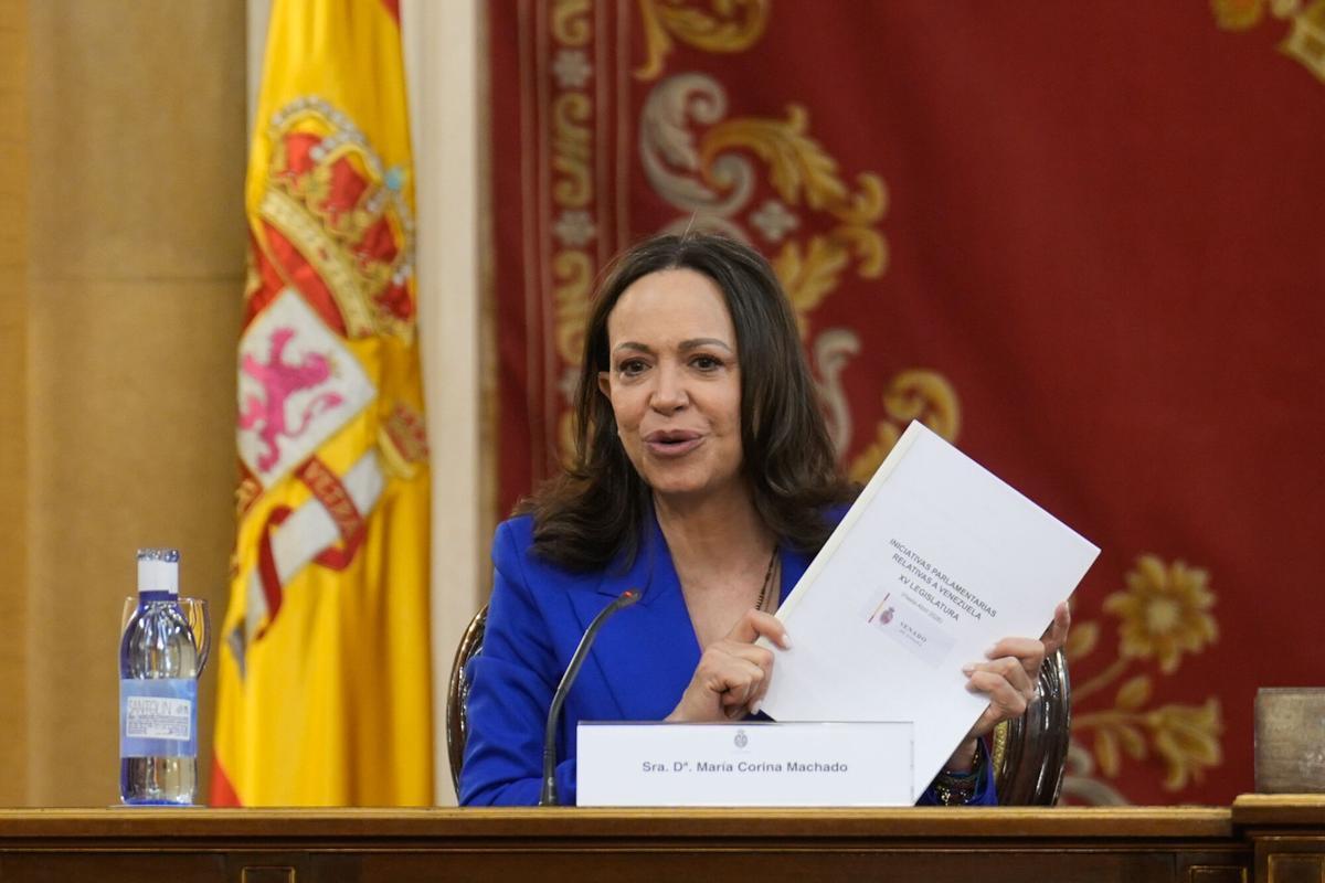 La líder opositora venezolana y Nobel de la Paz María Corina Machado durante su visita al Senado.