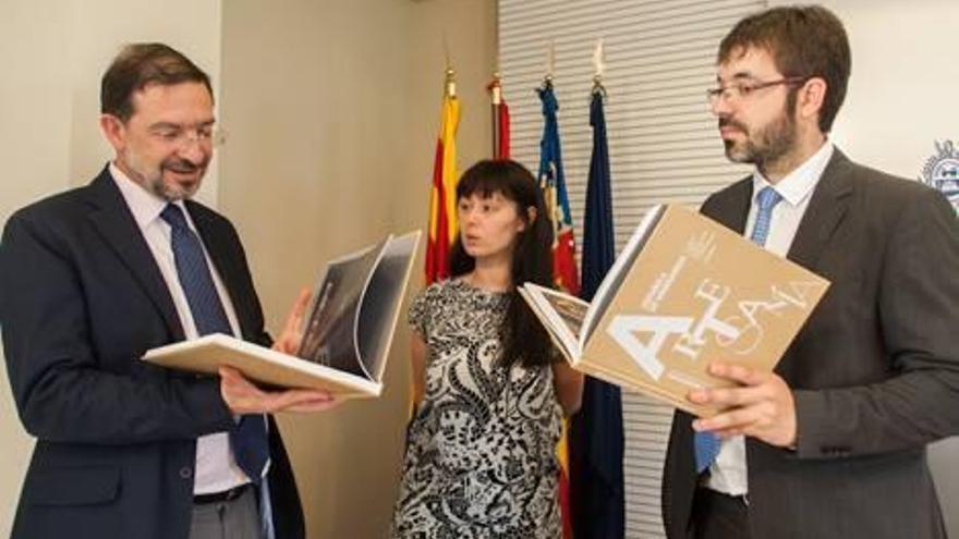 Martínez-Pujalte, Tachy Mora y Fernando Garrido en la presentación de la exposición