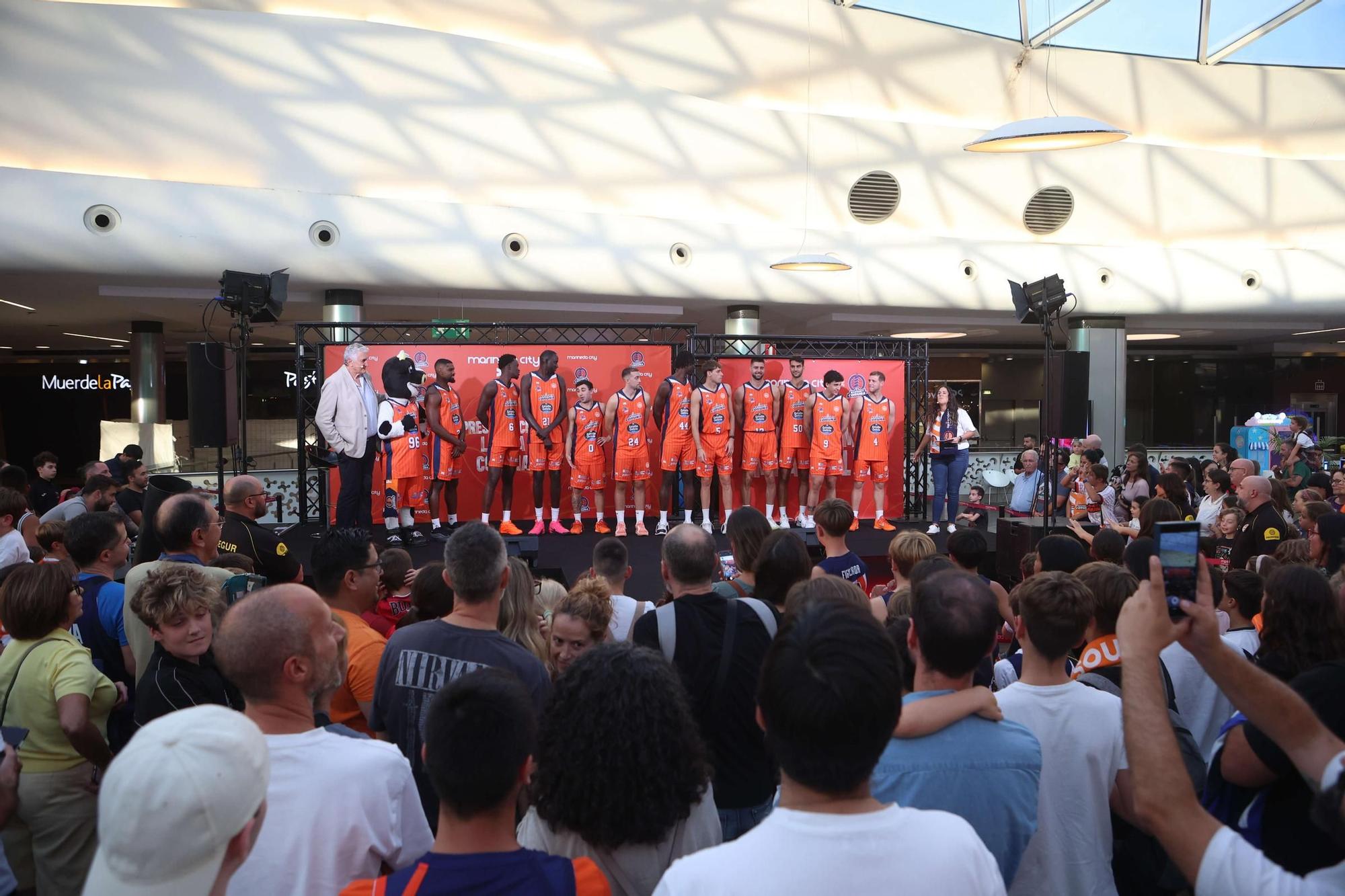 Presentación del equipo del Leyma Coruña en Marineda City