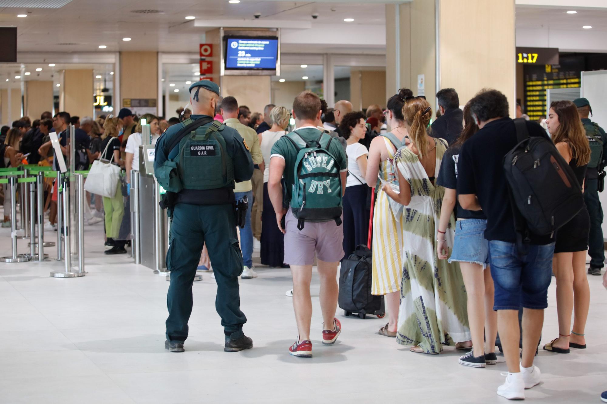 Vigilancia del grupo GAR de la Guardia Civil en Ibiza.