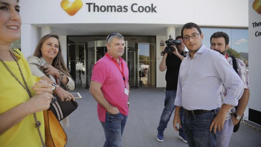 Negueruela se reúne con empleados de Thomas Cook y explica medidas aprobadas