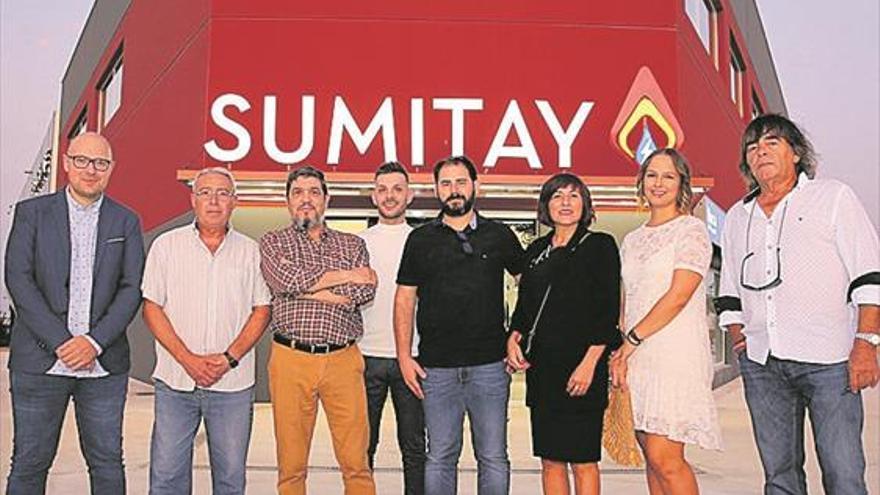 Sumitay estrena su nueva tienda en la Vall d’Uixó ante 400 invitados