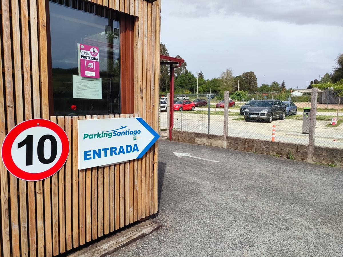 Entrada del Parking Lavacolla, pegado a la terminal