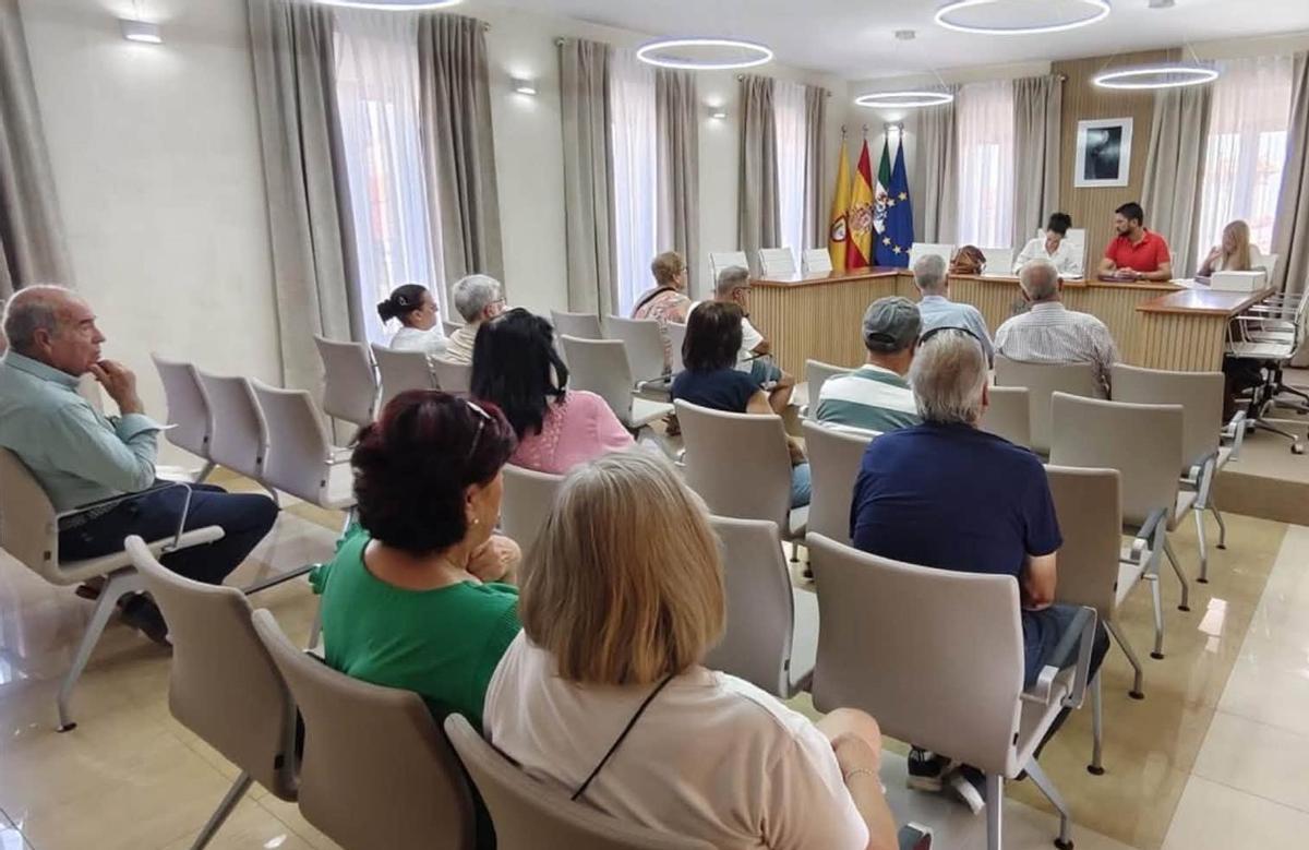 El Ayuntamiento de Aldeacentenera invierte 50.688 euros en recuperar 13 parcelas industriales