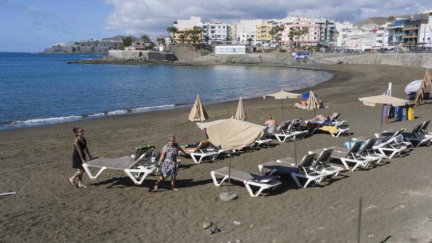“Estamos valorando emprender acciones judiciales”: la alcaldesa de Mogán, tajante ante el cierre prolongado de playas por el vertido