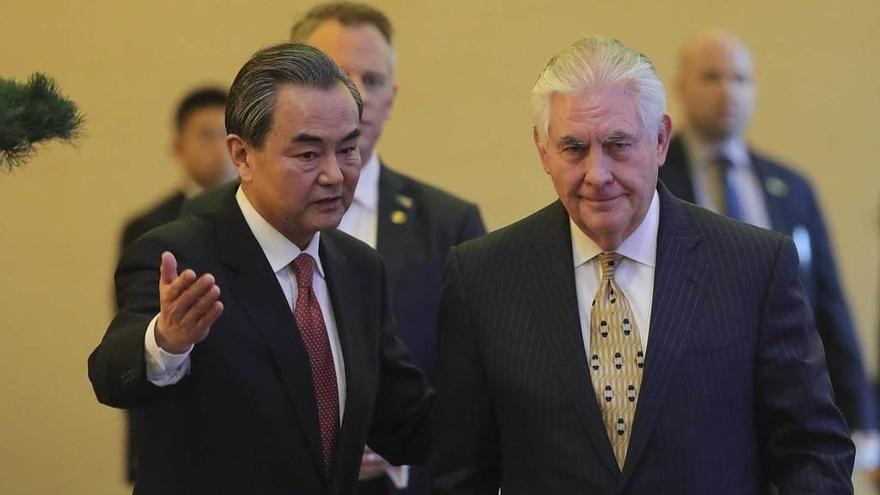 Tillerson suaviza su discurso en China