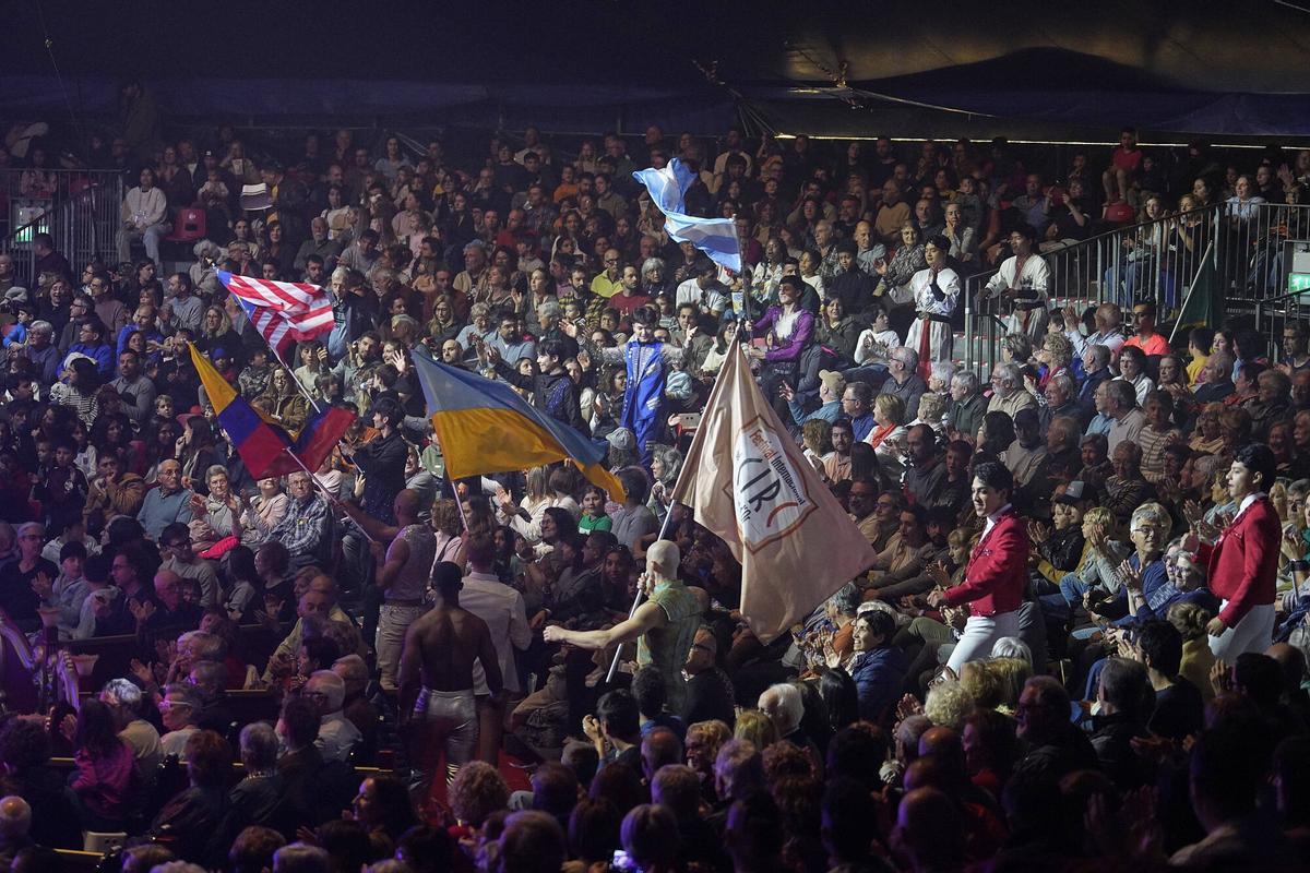 Les imatges de l'espectacle Vermell del Festival del Circ de Girona 2026