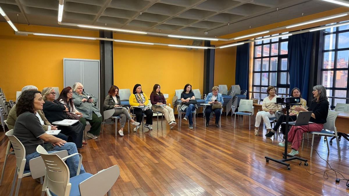 Presentación de de las Estrategias de Salud para las Mujeres de Asturias en la Casa de Encuentros de Mujeres de Villaviciosa