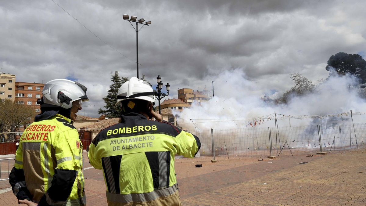 Alicante lleva su experiencia en mascletàs a los bomberos de Albacete