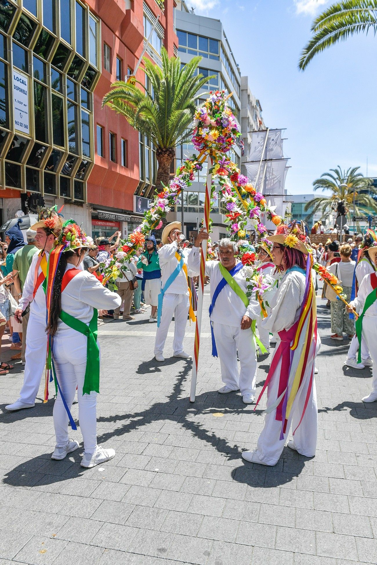 Una romería con bikini en Las Palmas de Gran Canaria