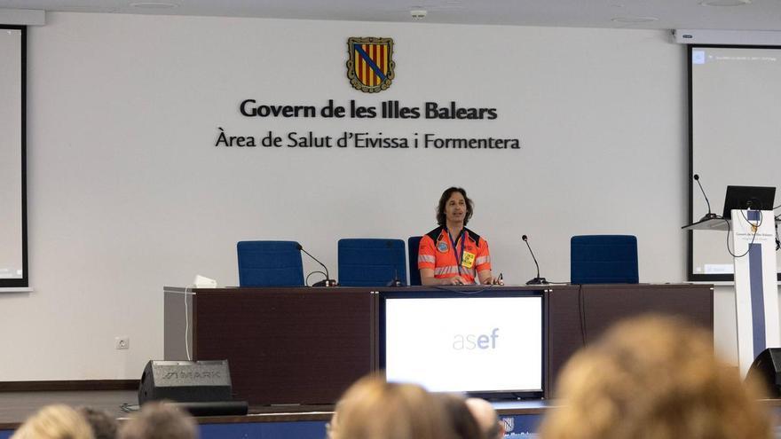 Asamblea de médicos de Ibiza: "Hay que presionar a los políticos locales, están muy cómodos viendo pasar la película"