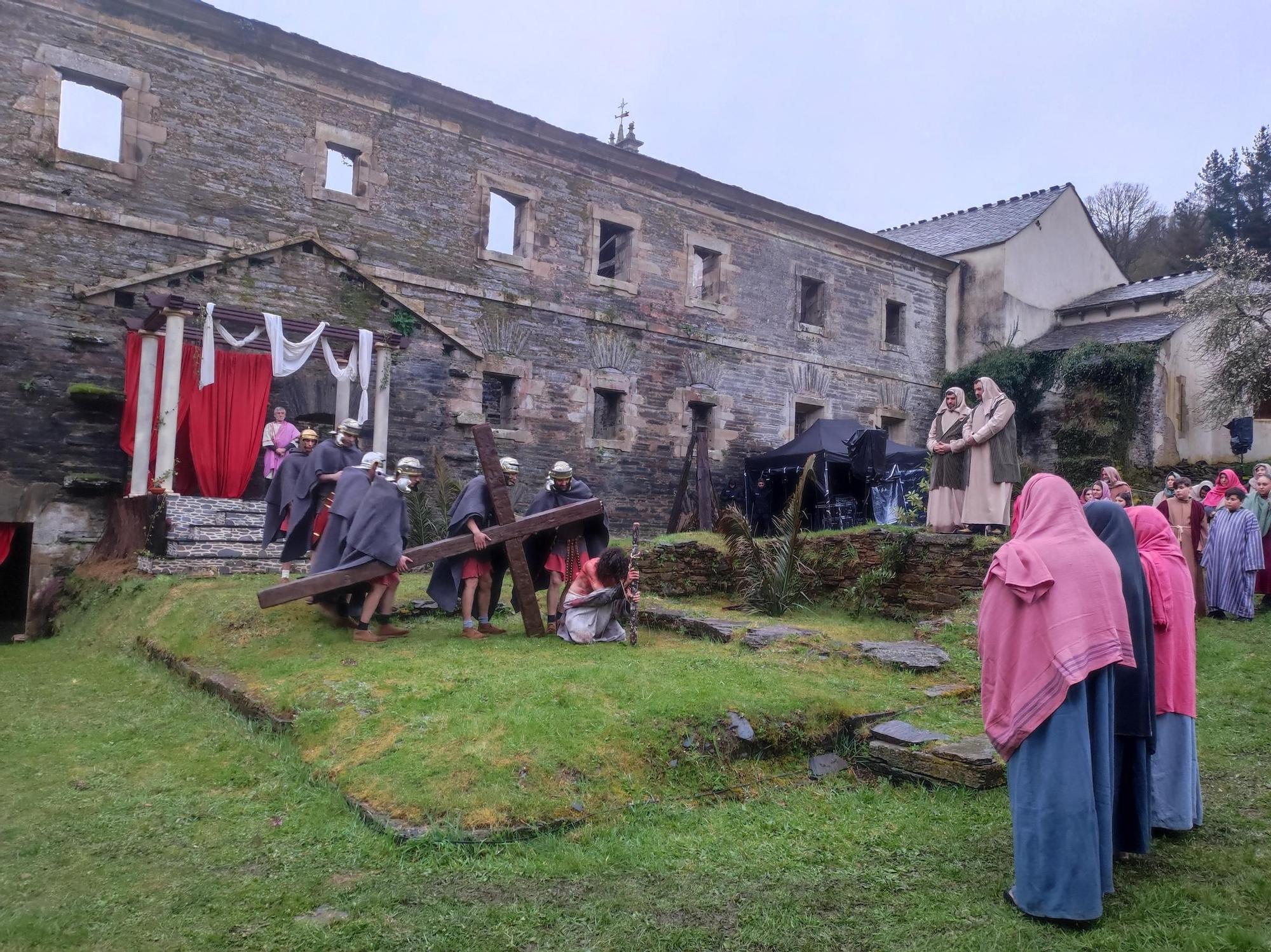 En imágenes: El espectacular vía crucis viviente de Villanueva de Oscos