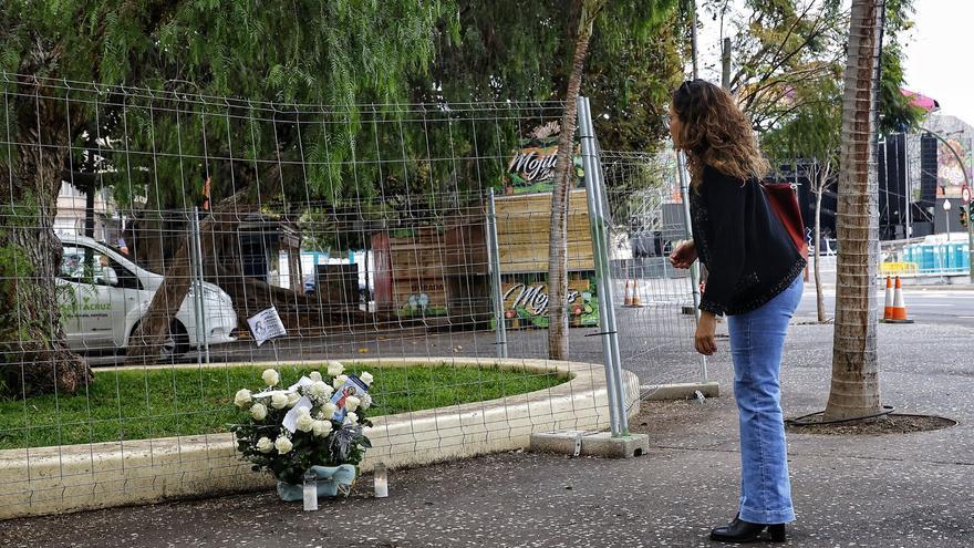 Flores en Santa Cruz de Tenerife donde murió el joven grancanario en la madrugada del Martes de Carnaval