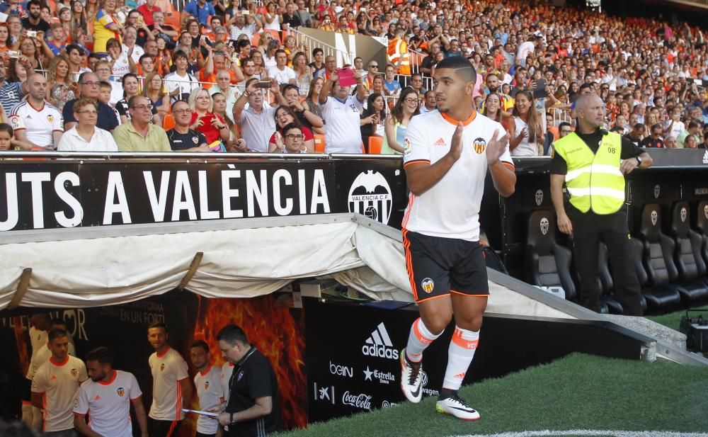 Todas las imágenes de la presentación del Valencia 2016/17