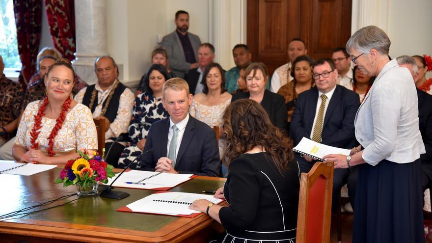 Chris Hipkins jura el cargo como sucesor de Ardern en Nueva Zelanda