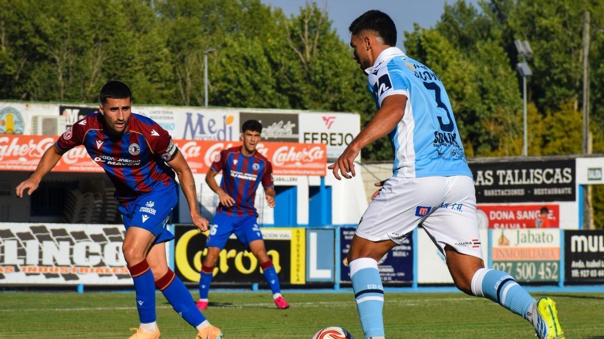 Coria y Extremadura, en acción en pretemporada.
