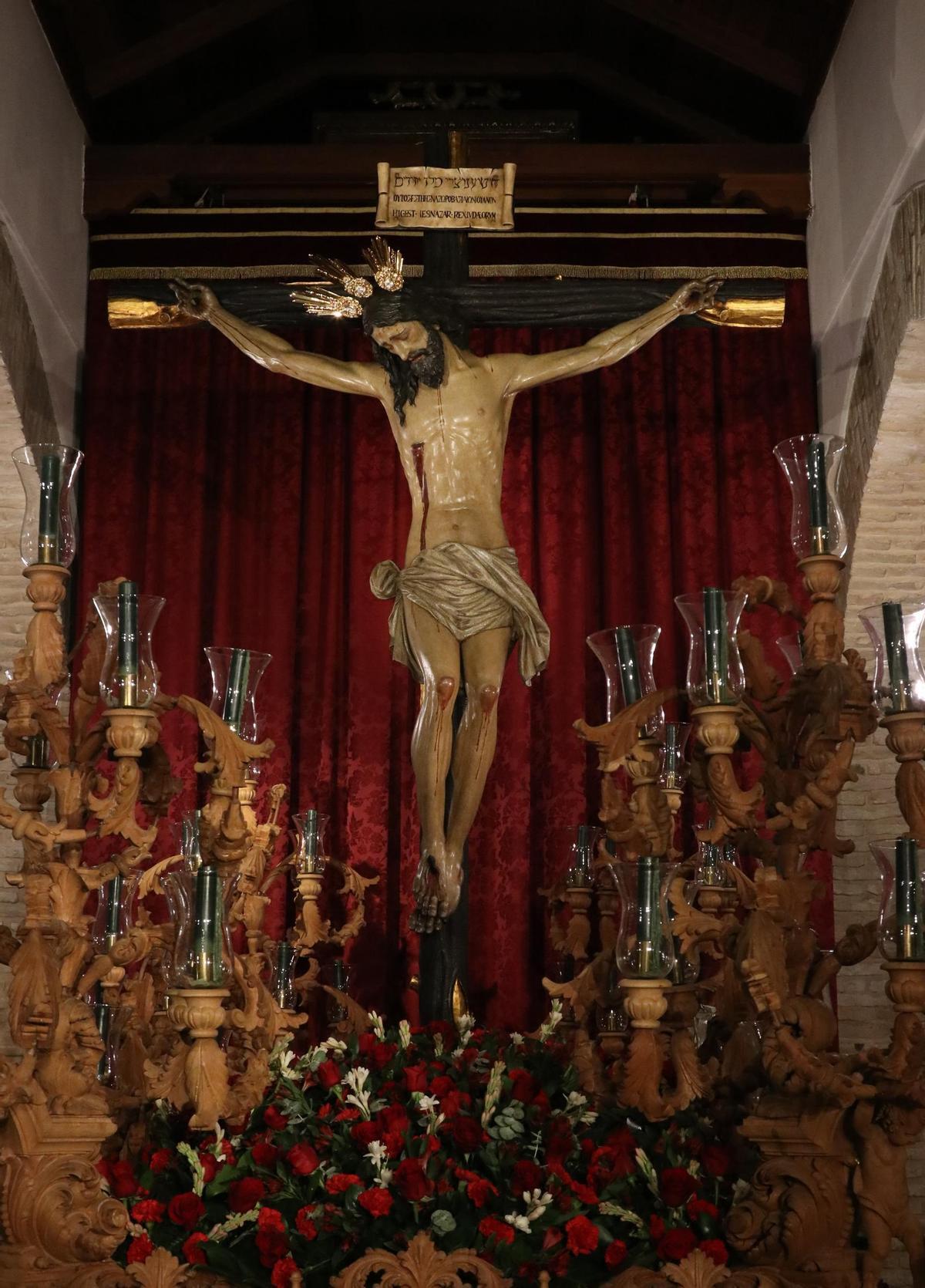 El Cristo de la Vera Cruz preparado en su paso para la procesión de este sábado.