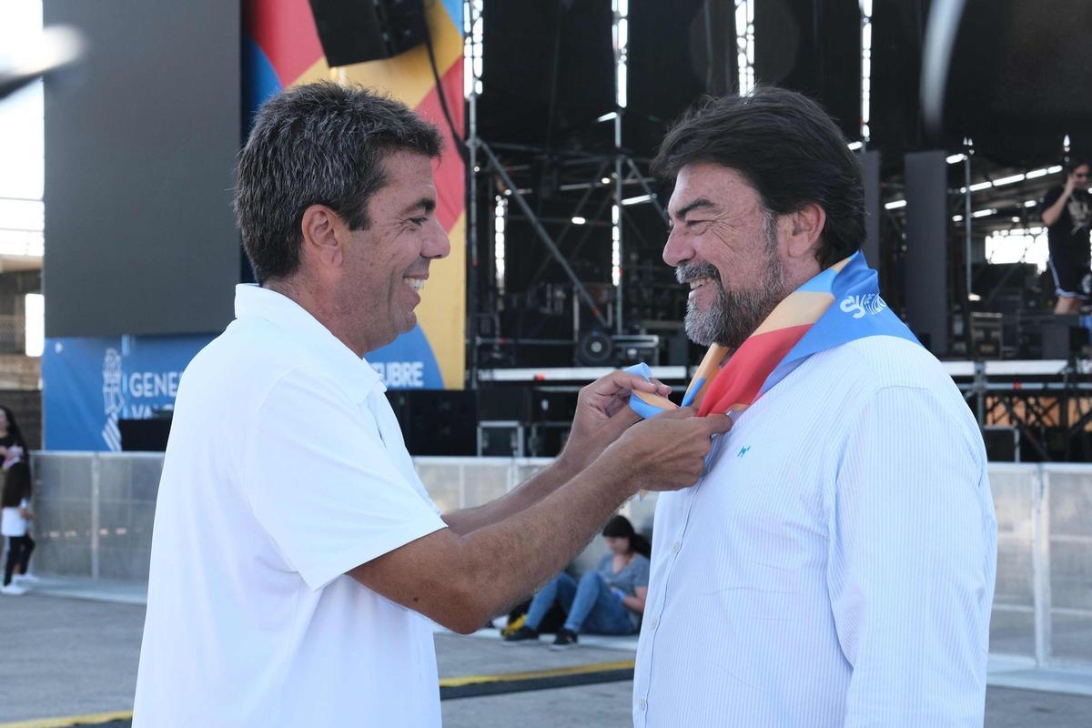 Carlos Mazón, en uno de los conciertos de festival, en Alicante.