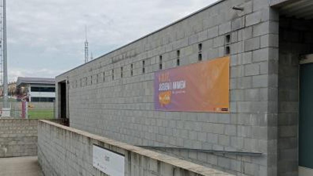 Una de les pancartes de la campanya «A Olot, juguem i animem en català»