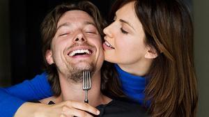 Entrevista degustació amb els actors Jan Cornet i Clàudia Bassols, que estrenen la pel·lícula ’Menú degustación’.