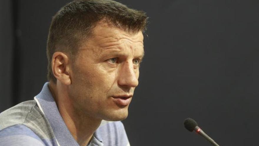 Djukic: &quot;No estamos en entredicho, pero hay que ganar&quot;