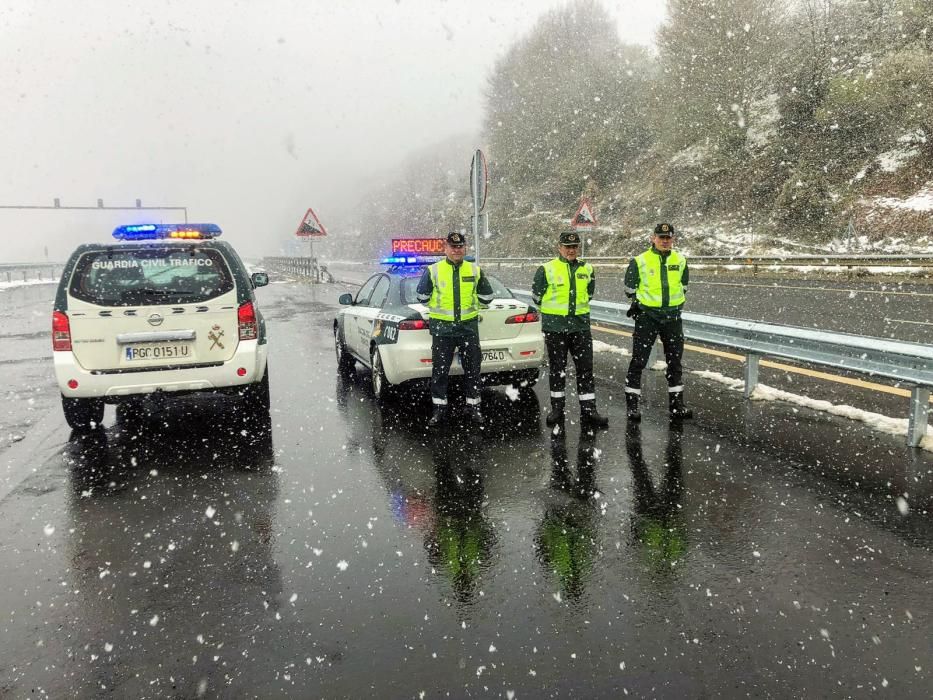 Tráfico obliga a circular a menos de 100 kilómetros por hora en A Gudiña, A Mezquita, Ríos o Vilardevós.