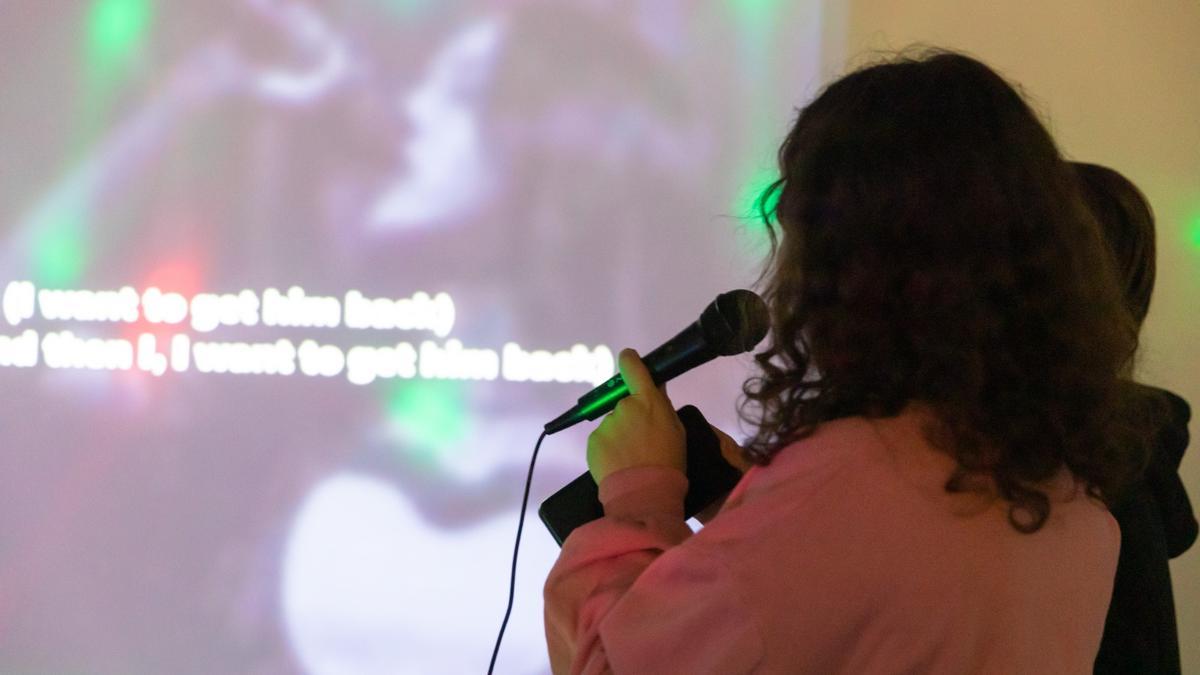 Imagen de archivo celebración Karaoke en la Casa de la Juventud de Paterna.