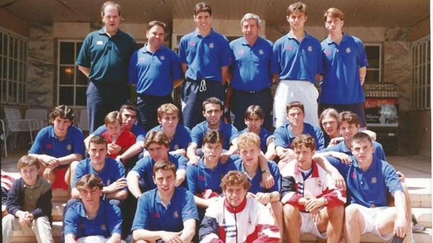 Deportivo juvenil campeón de España de 1996 con Amarelle en la segunda línea por abajo por encima de Deus