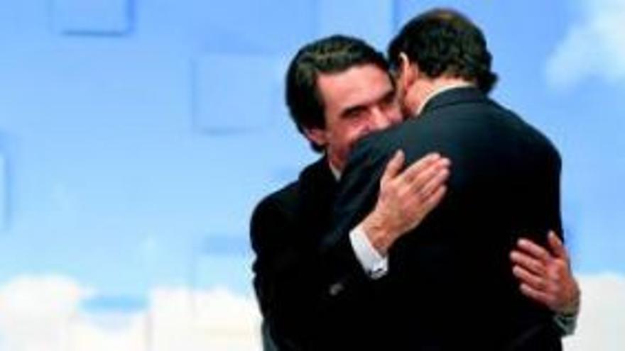 Aznar asegura que España no está para &quot;bromas ni para ´pinganillos´&quot;