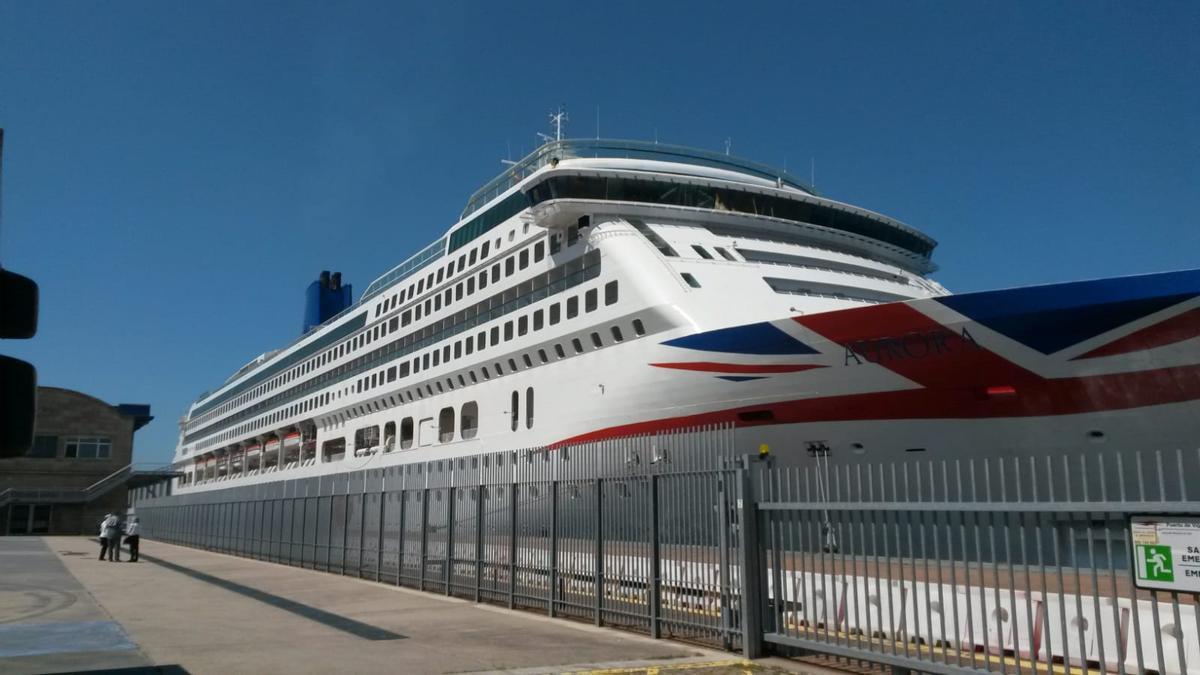 El crucero &#039;Aurora&#039;, atracado en el muelle de trasatlánticos de Vigo