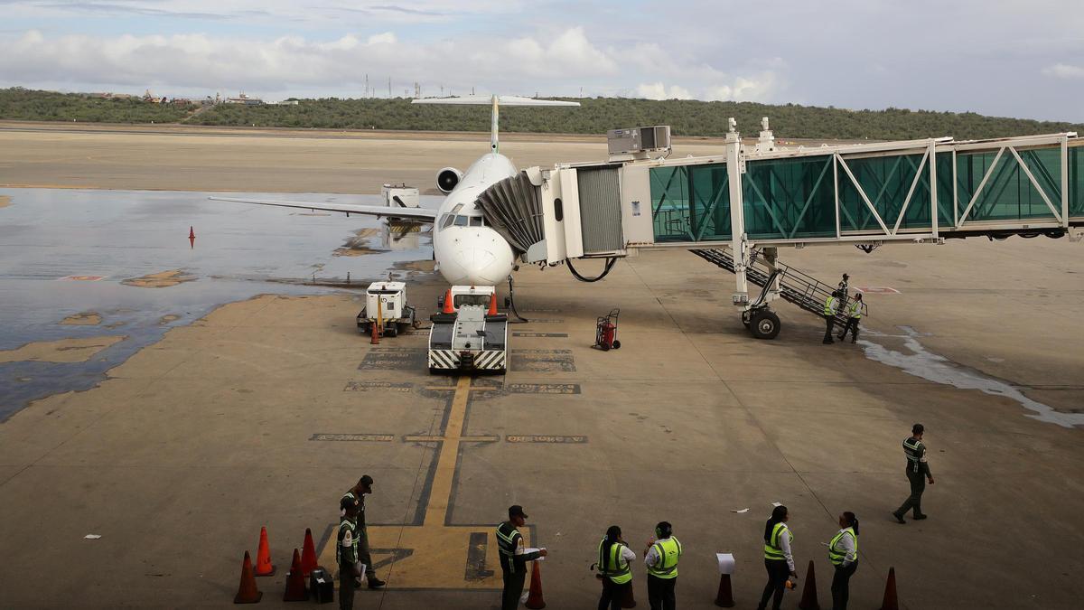 Principal aeropuerto de Venezuela sigue funcionando pese al anuncio de Trump