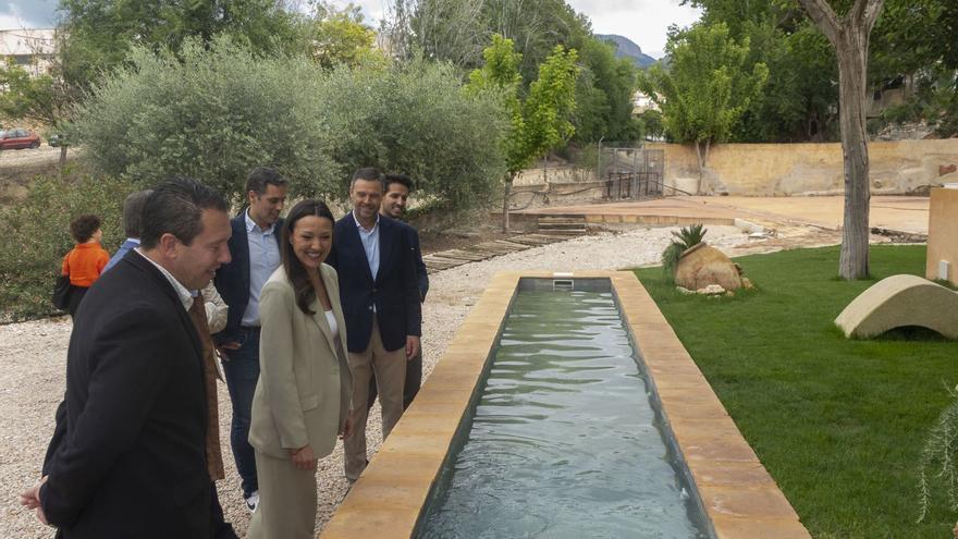 Autoridades políticas visitan el nuevo Centro de Acogida al Peregrino, en Caravaca.