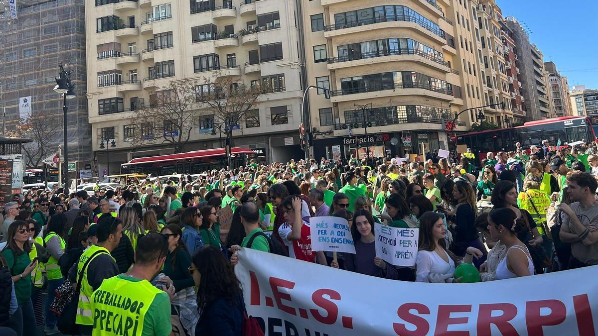 Vídeo: La manifestación de los profesores de Educación en València