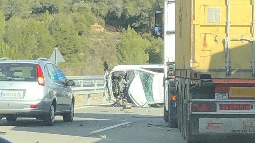 Imatge del vehicle bolcat, a l&#039;altura del Bruc