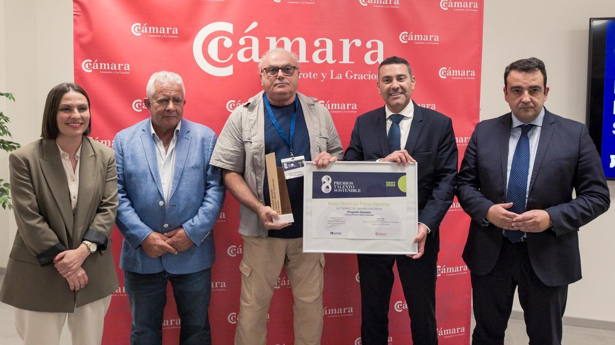Isidro Sánchez (tercero por la izquierda) gana el Premio Talento Sostenible 2024 de la Fundación Líneas Romero y la Cámara de Comercio de Lanzarote y La Graciosa