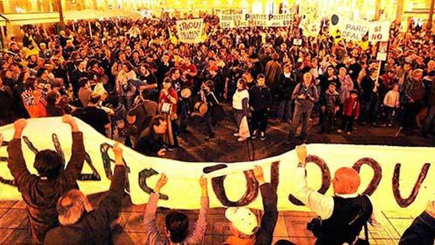 Imagen de una de las últimas grandes manifestaciones organizadas por el GOB en el año 2007 a favor del territorio.