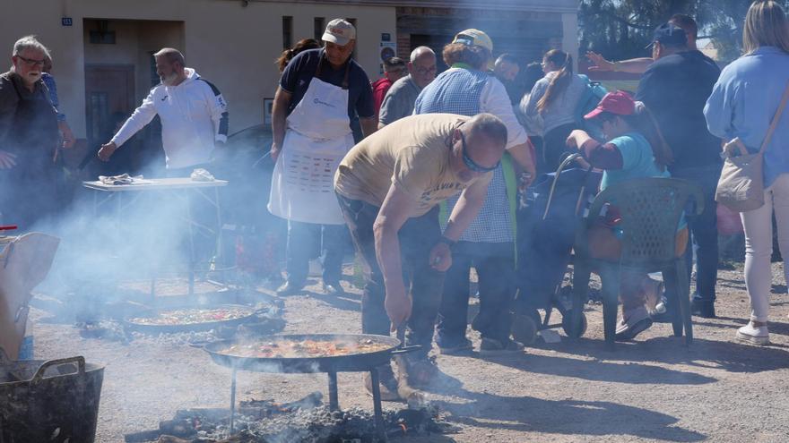 Las mejores imágenes de las multitudinarias paellas en un barrio de Vila-real