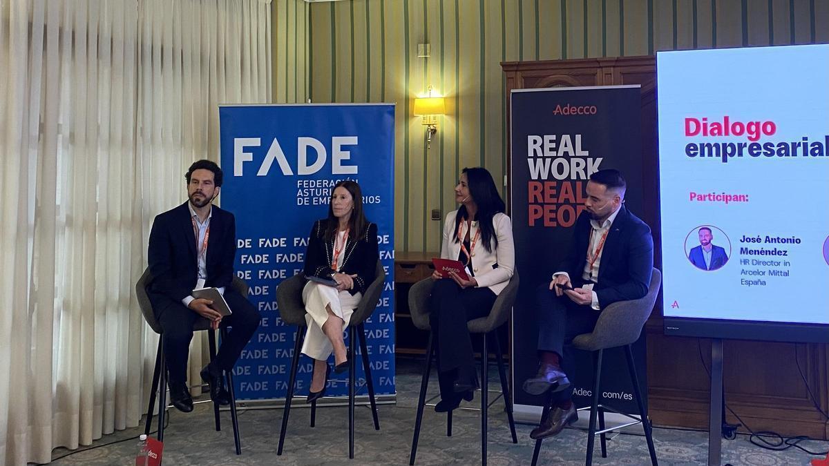 De izquierda a derecha: José Oreiro (Adecco), Faustina Martínez (CLAS), Salomé González (Gonvarri-Solar Steel) y José Antonio Menéndez (ArcelorMittal).